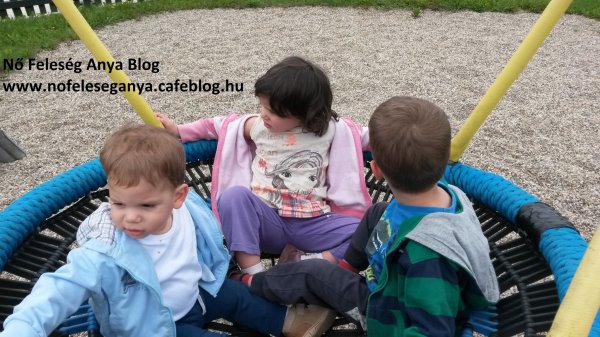 Reni_Máté_Ádám_kosárhintában